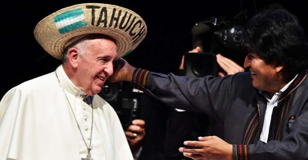 El papa Francisco y el presidente Evo Morales participaron en un encuentro con organizaciones sociales en Bolivia. Foto: AFP