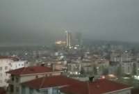 Espesa nube negra cubrió el cielo de Estambul