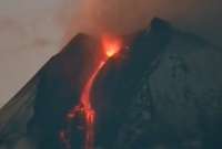 Volcán Sangay expulsó lava en la noche y fue visible a distancia