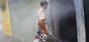 Casas de 7 cantones son fumigadas para prevenir casos de dengue