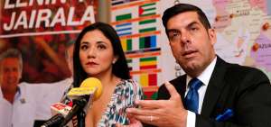Nathaly Toledo, vicepresidenta de Centro Democr&aacute;tico,  Ra&uacute;l Ledesmas, presidente de esta tienda pol&iacute;tica, brindaron una rueda de prensa en Guayaquil