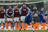 Enzo Fernández anotó un golazo en el Villa Park