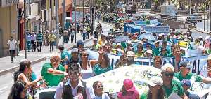 Las personas llegaron desde diferentes provincias del pa&iacute;s y se movilizaron hasta la Plaza de la Rep&uacute;blica, a lo largo de la Avenida 10 de Agosto. Alvaro P&eacute;rez / El Tel&eacute;grafo