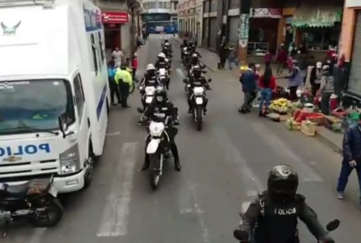 Polic&iacute;a garantiza seguridad en los alrededores de los cementerios del pa&iacute;s