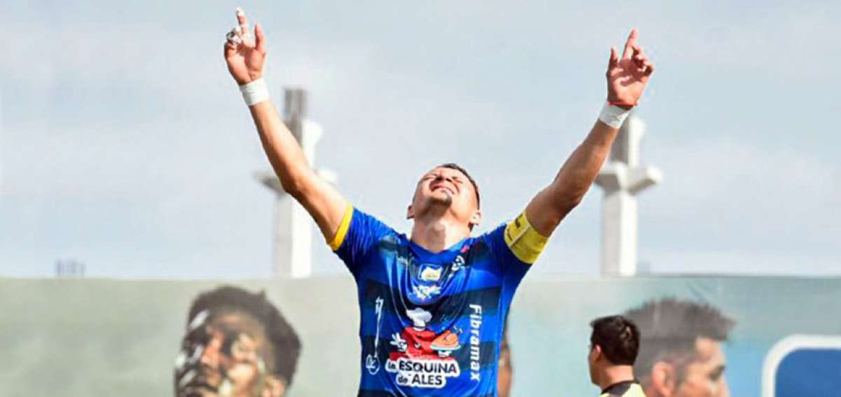 Carlos Garc&eacute;s, capit&aacute;n y goleador de Delf&iacute;n.