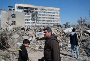 El edificio de la Asamblea de Expertos en Qom fue alcanzado por misiles en medio de la escalada entre Israel e Ir&aacute;n.