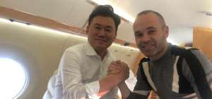 Andr&eacute;s Iniesta confirma su marcha al f&uacute;tbol japon&eacute;s