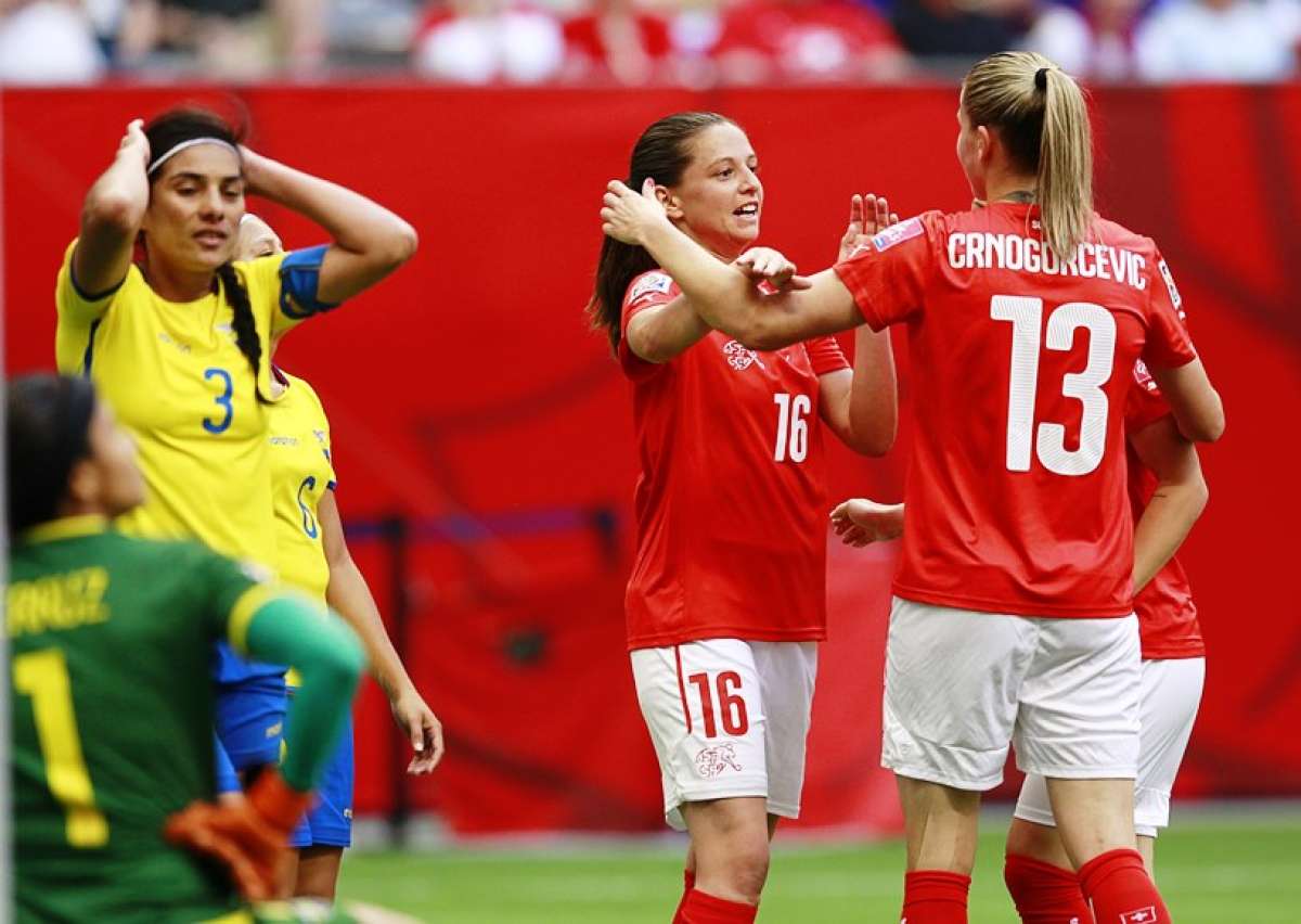 La impotencia de las jugadoras ecuatorianas se evidenci&oacute; ante el poder&iacute;o de las suizas. Foto: Agencia AFP