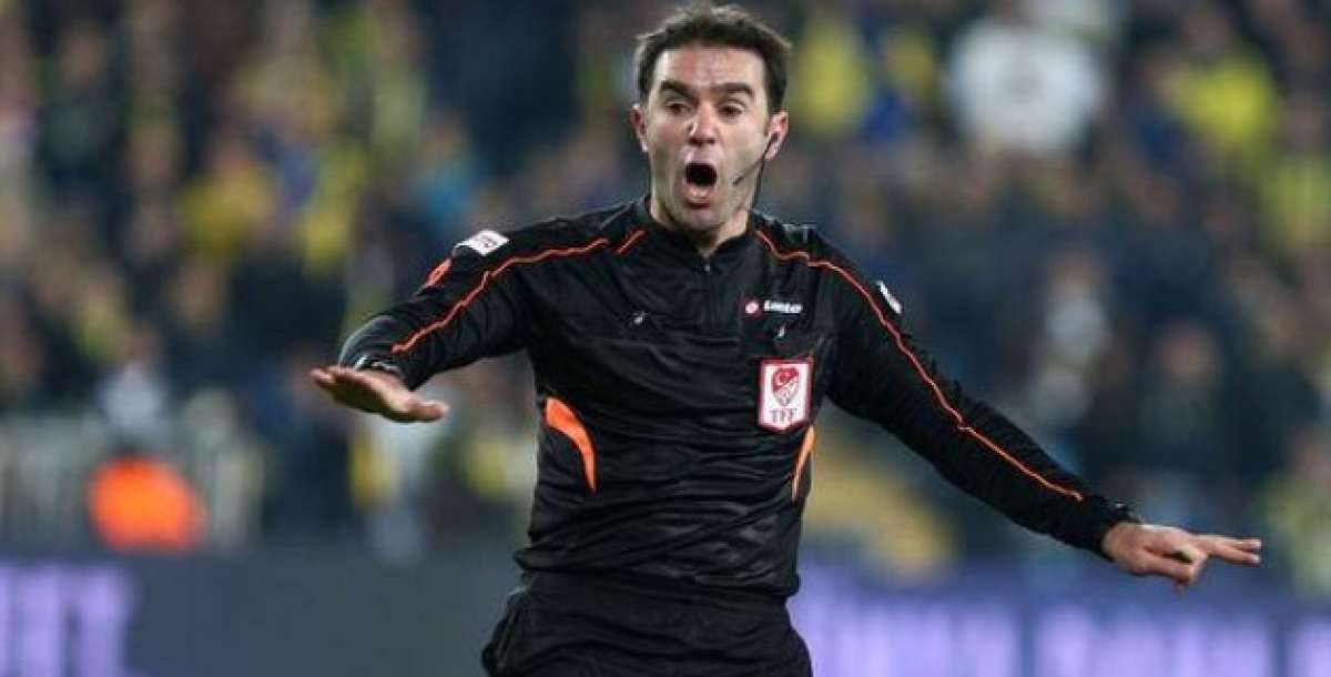 El &aacute;rbitro Cagatay Sahan fue retenido en el estadio por no pitar un penal a favor del equipo local. 