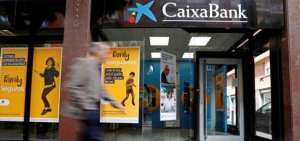 CaixaBank, tercera banco del pa&iacute;s, perd&iacute;a 6,03% a 3,58 euros. 