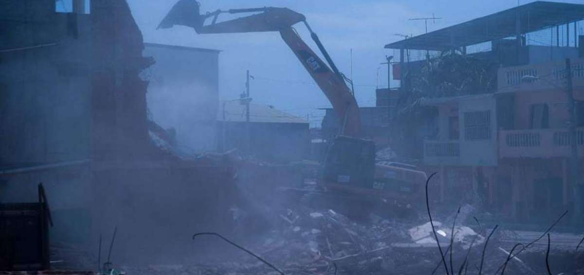 El &uacute;ltimo piso de la casa de Julio Castillo fue terminado en 2006. &Eacute;l no quiso estar presente en la demolici&oacute;n. &ldquo;No soportar&iacute;a esto&rdquo;, dijo su hijo Oswaldo.     