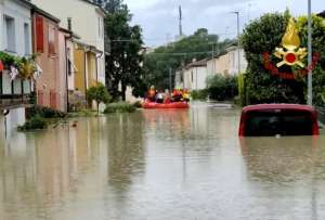 Las calles están inundadas y está prohibida la circulación en Emilia Romaña, en Italia.
