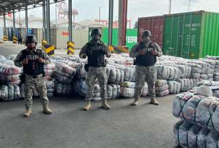 SENAE y Marina frenan ingreso ilegal de ropa usada en Guayaquil