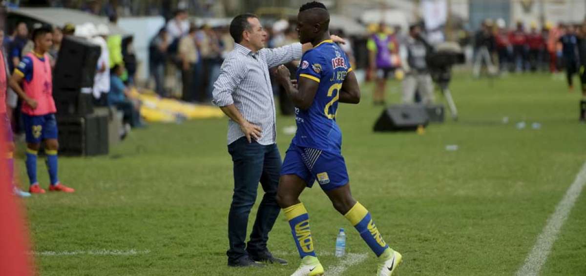 Problemas card&iacute;acos separan a Joao Paredes del f&uacute;tbol