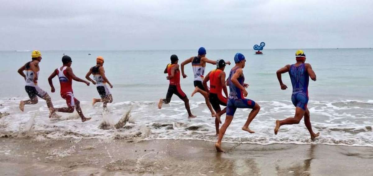 Los exponentes de la serie prejuvenil nadaron 700 metros. Tambi&eacute;n cubrieron 20 kil&oacute;metros de ciclismo y 5 de carrera a pie.
