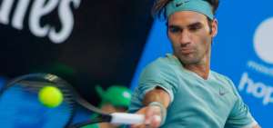 Federer regresa con triunfo a las pistas tras 6 meses de ausencia
