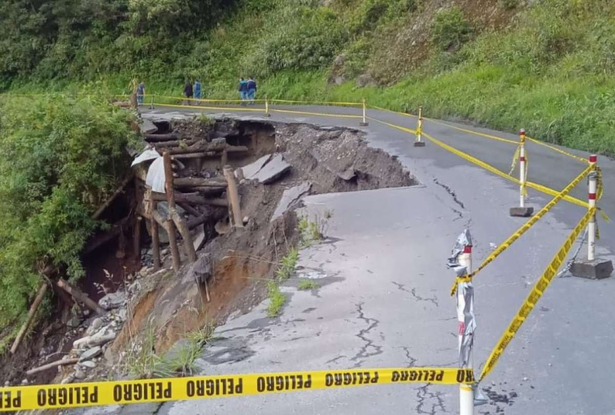 El ECU 911 reportó el cierre total de la vía Baeza-Papallacta.