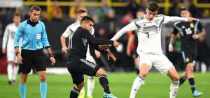 Argentina, sin Messi, despierta en la segunda parte e iguala con Alemania
