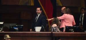 Carlos de la Torre, exministro de Finanzas, durante su intervenci&oacute;n en la Asamblea Nacional para defenderse de las acusaciones.