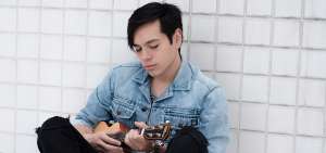 El artista ecuatoriano Gutto Vicu&ntilde;a, su nombre de pila, egres&oacute; de  la carrera de Producci&oacute;n Musical en la Universidad de los Hemisferios.