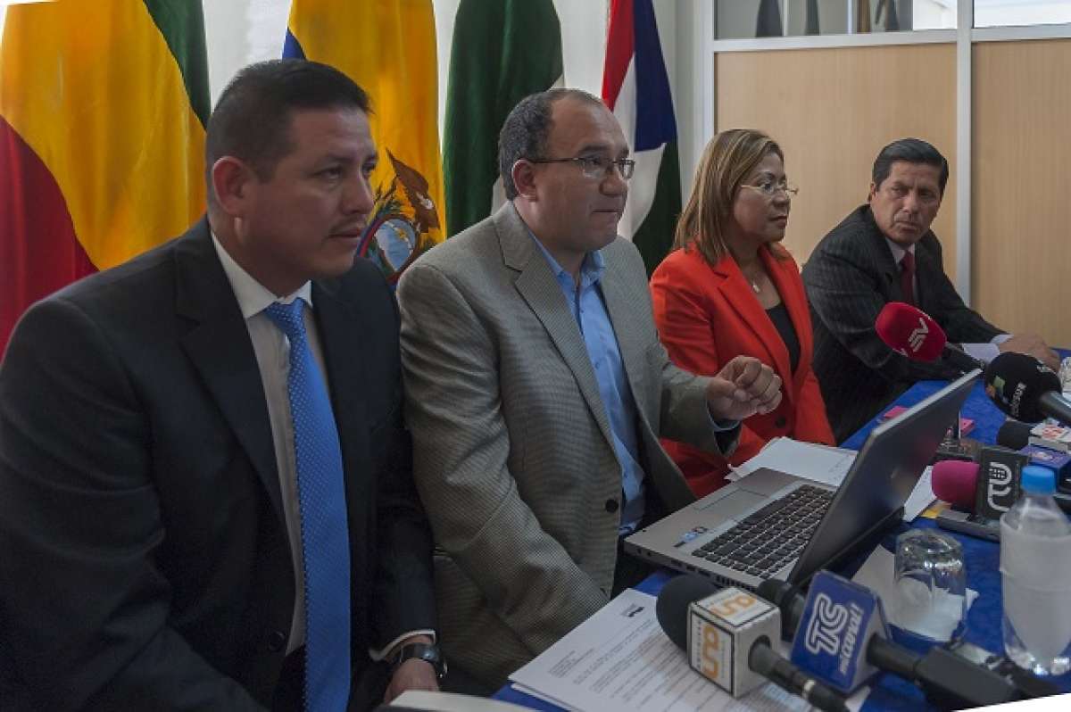 Los prefectos de la mancomunidad del norte, de izquierda a derecha, Guido Vargas (Sucumb&iacute;os), Guillermo Herrera (Carchi), Luc&iacute;a Sosa (Esmeraldas) y Pablo Jurado (Imbabura). FOTO: Miguel Jim&eacute;nez / EL TEL&Eacute;GRAFO