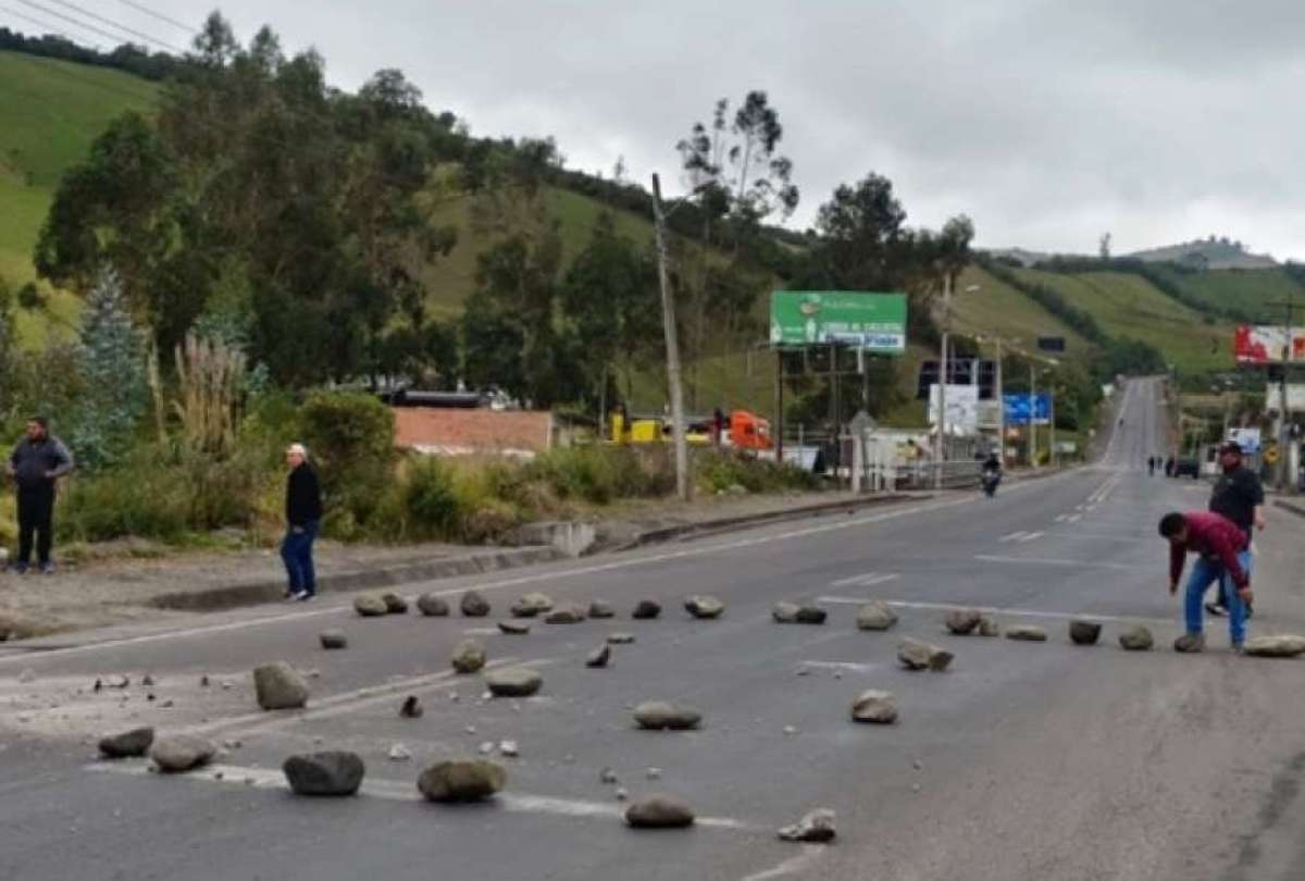 ECU 911 reporta cierres y pasos restringidos en varias provincias por bloqueos y seguridad vial