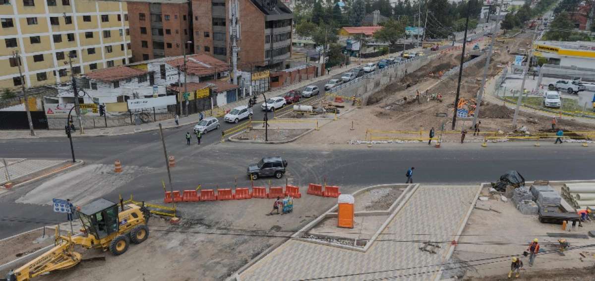 La construcci&oacute;n del intercambiador de la av. De Los Granados es una de las obras que registra retraso en Quito.