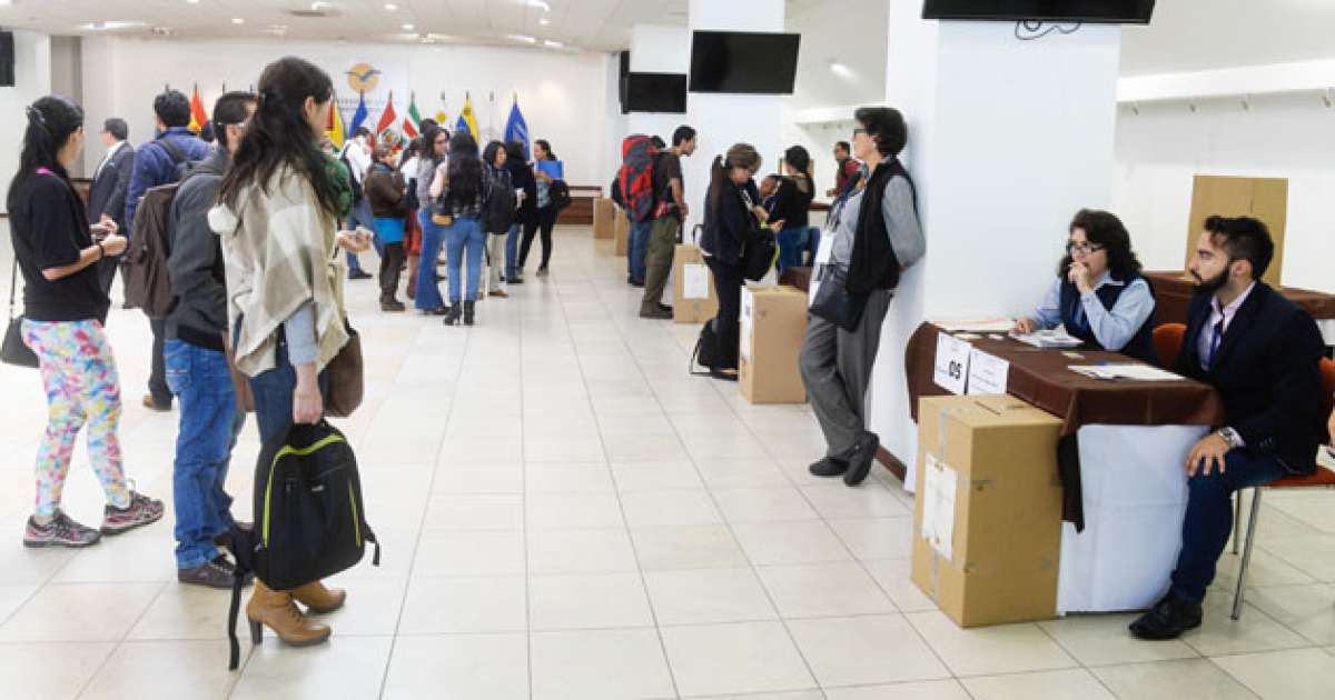El 30 de octubre en el Sal&oacute;n J.J. Olmedo se realiz&oacute; la consulta previa para el rectorado de la Andina. &Aacute;lvaro P&eacute;rez / El Tel&eacute;grafo