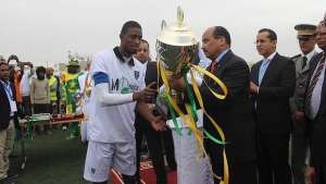 El presidente de ese pa&iacute;s, Mohamed uld Abdel Aziz, hizo entrega del trofeo al campe&oacute;n.