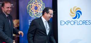 Alejandro Mart&iacute;nez (izq.) presidente de Expoflores, y Juan Carlos Cassinelli (der.), ministro de Comercio Exterior.