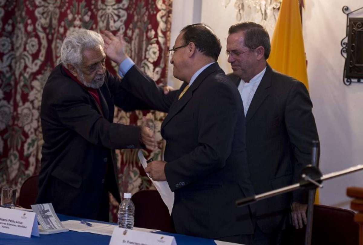 Esta noche se present&oacute; el libro La CIA contra Am&eacute;rica Latina. Caso especial: Ecuador. Foto: Marco Salgado/ EL TEL&Eacute;GRAFO 