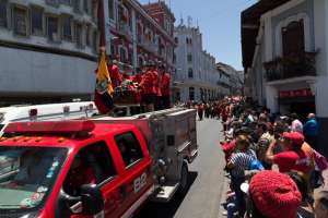 El cortejo recorri&oacute; m&aacute;s de 2 kil&oacute;metros, desde el cuartel de la entidad al norte hasta el Municipio,donde se hizo un homenaje p&oacute;stumo a Bastidas. Foto: Redacci&oacute;n Actualidad/ El Tel&eacute;grafo