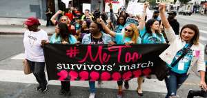Centenares marchan en Hollywood por campa&ntilde;a #MeToo contra abuso sexual