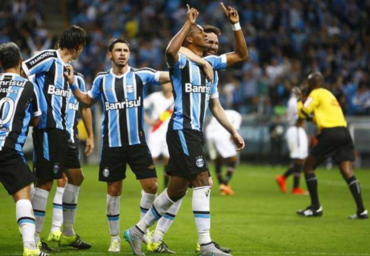 Erazo mantiene su titularidad en Gremio 