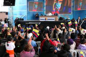 El presidente Rafael Correa retom&oacute; ayer los enlaces ciudadanos, luego de que el s&aacute;bado pasado no se transmitiera debido a la presentaci&oacute;n de la reforma laboral. Foto: Cortes&iacute;a / Presidencia de la Rep&uacute;blica