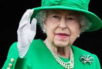Líderes políticos de Reino Unido preocupados por la reina Isabel II