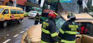 Agentes de Bomberos atendieron la emergencia que se registr&oacute; este martes. 