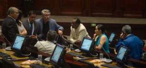 Los integrantes de la bancada de la Revoluci&oacute;n Ciudadana se reunieron ayer informalmente durante la sesi&oacute;n del pleno de la Asamblea.   