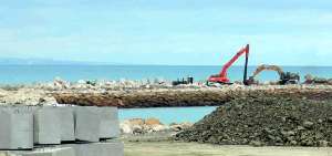 Entre las obras que se destacan en la actualidad en Crucita, est&aacute; el muelle pesquero artesanal a un costo superior a los $ 30 millones. La facilidad pesquera est&aacute; ubicada en el noroeste de la parroquia.