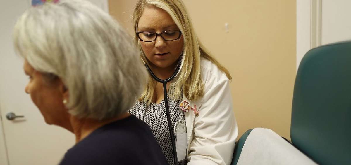 Los m&eacute;dicos recomiendan a los pacientes realizar evaluaciones peri&oacute;dicas por parte de un cardi&oacute;logo.