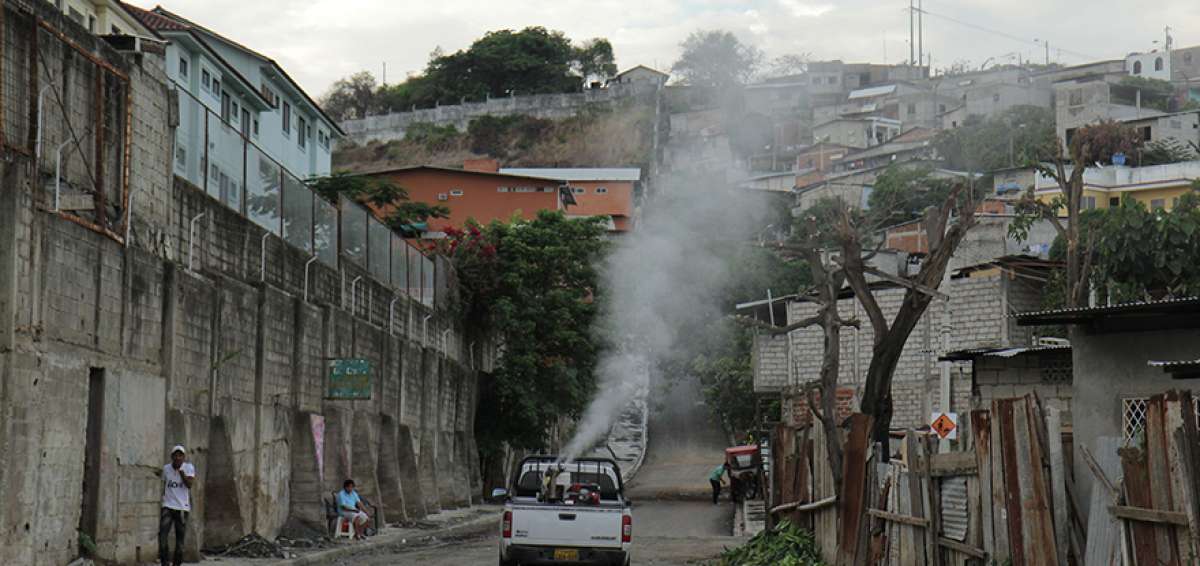 Varios sectores de Basti&oacute;n Popular conviven con canales abiertos de aguas servidas. En esas zonas los ni&ntilde;os padecen m&aacute;s enfermedades.