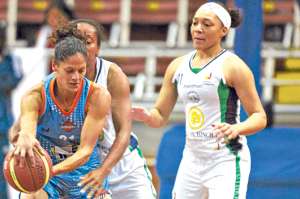La experiencia de Lakeisha Sutton (der.) fue clave para que UTE venza al Santa Mar&iacute;a. Foto: Archivo.