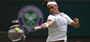 Federer supera a Mannarino y accede a cuartos en Wimbledon
