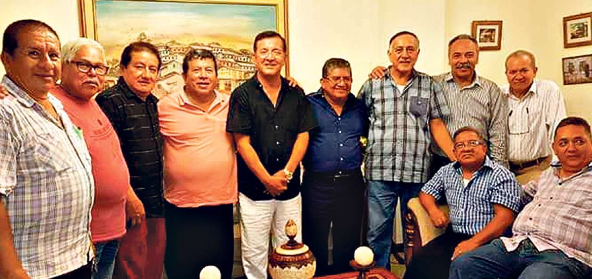 Los docentes recordaron varias an&eacute;cdotas durante sus vidas estudiantiles. Este grupo de gradu&oacute; el 9 de febrero de 1974.