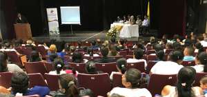 El ministro de Relaciones Exteriores subrogante, Jos&eacute; Luis J&aacute;come, al centro, mientras se desarrollaba el lanzamiento del plan de movilidad.