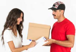 Durante esta temporada, miles de ecuatorianos env&iacute;an productos que refuerzan la identidad y la cercan&iacute;a con sus familias.