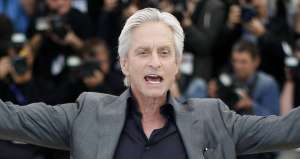 Michael Douglas recibe premio millonario del pueblo jud&iacute;o