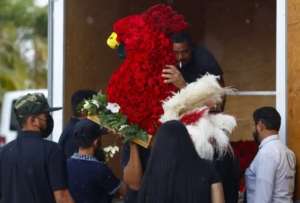 Fuerte presencia militar resguard&oacute; los alrededores de la funeraria donde se velaron los restos de &ldquo;El Mencho&rdquo;, en Guadalajara.