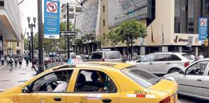 Las nuevas se&ntilde;ales de la ATM est&aacute;n ubicadas a lo largo de la av. 9 de Octubre, entre Boyac&aacute; y P. Carbo. Foto: Karly Torres / El Tel&eacute;grafo