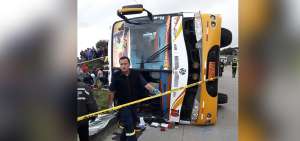 Volcamiento de bus en Ca&ntilde;ar deja al menos seis muertos y 12 heridos